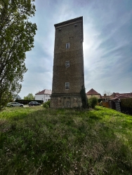 Wasserturm Wolfen kl.jpg